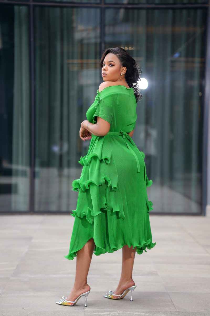 Green over flow dress - Image 4